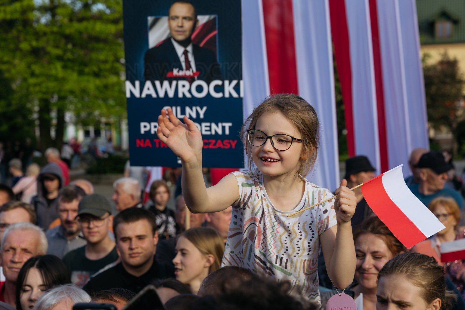 Nieoczekiwany gość na wiecu Karola Nawrockiego. Poparcie tuż przed ciszą wyborczą