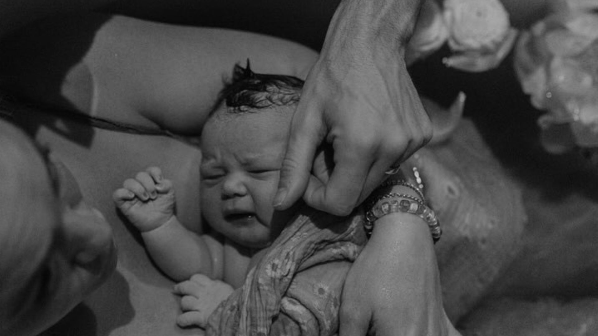 Gwiazda urodziła! Pokazała urocze zdjęcia z porodu w basenie, fot. Instagram