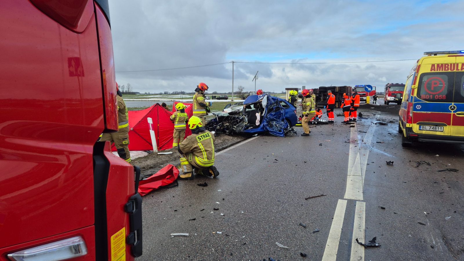 Tragedia na polskiej trasie. Nie żyje kierowca, droga była całkowicie zablokowana