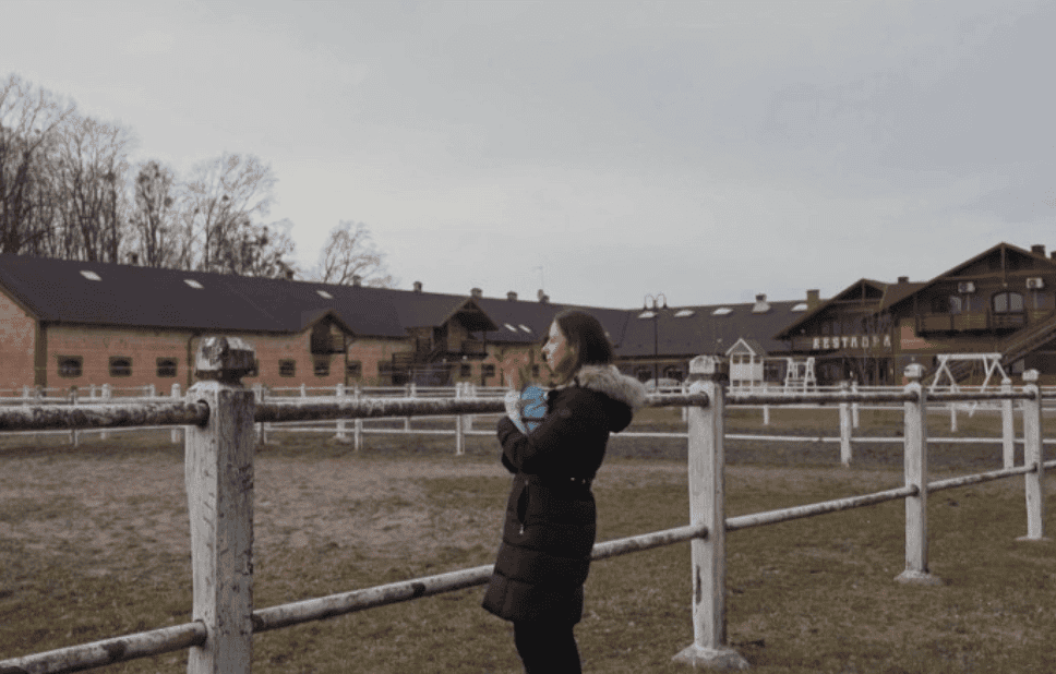 Hacjenda jak z Dzikiego Zachodu. Tak mieszka Agnieszka z "Rolnika". Hektary i konie, to jej świat