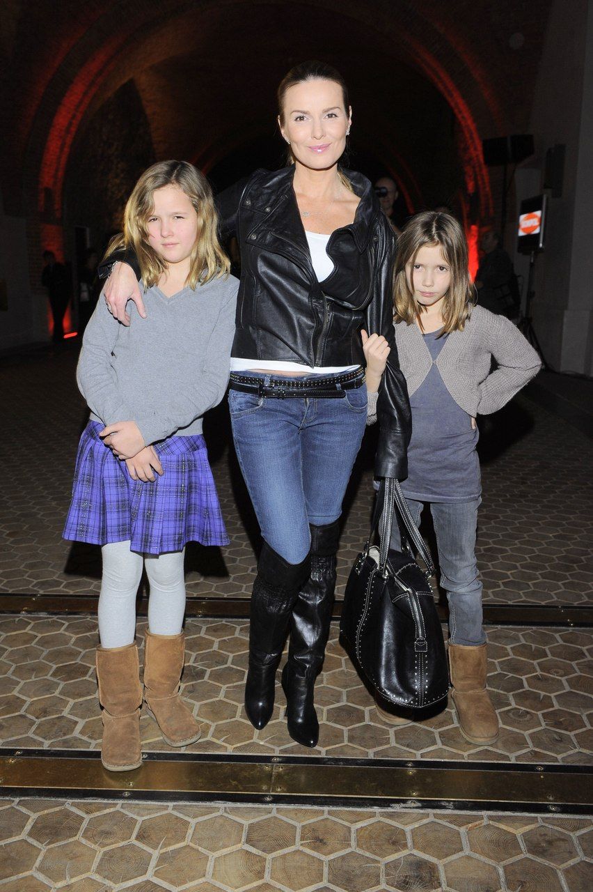 Hanna Lis z córkami.jpg