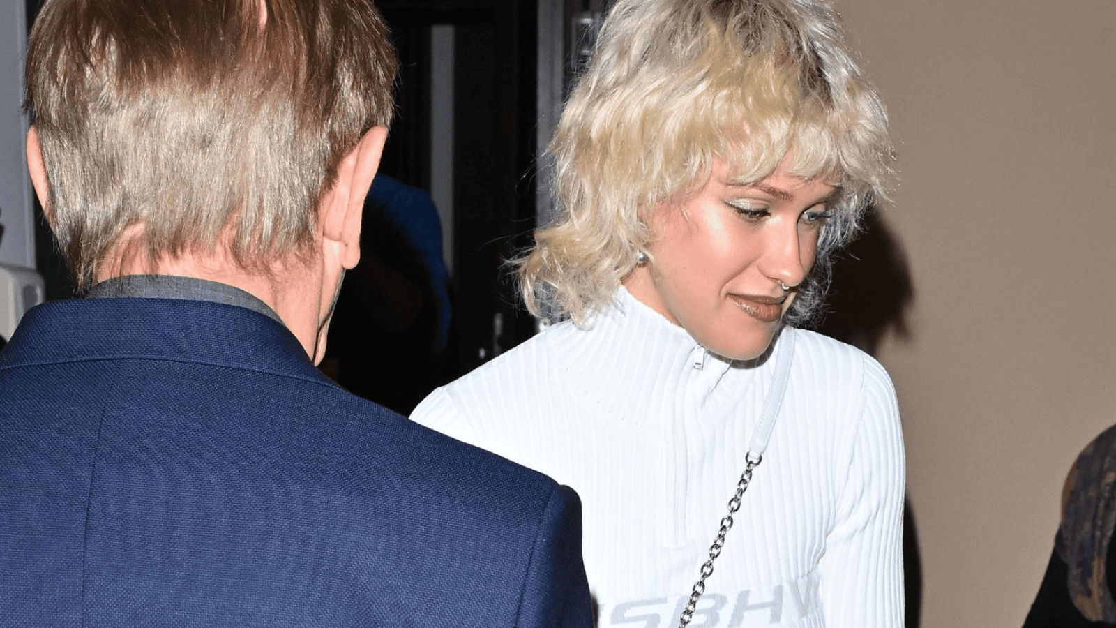 Córka Englerta narobiła mu wstydu. Niedorzeczne sceny podczas premiery