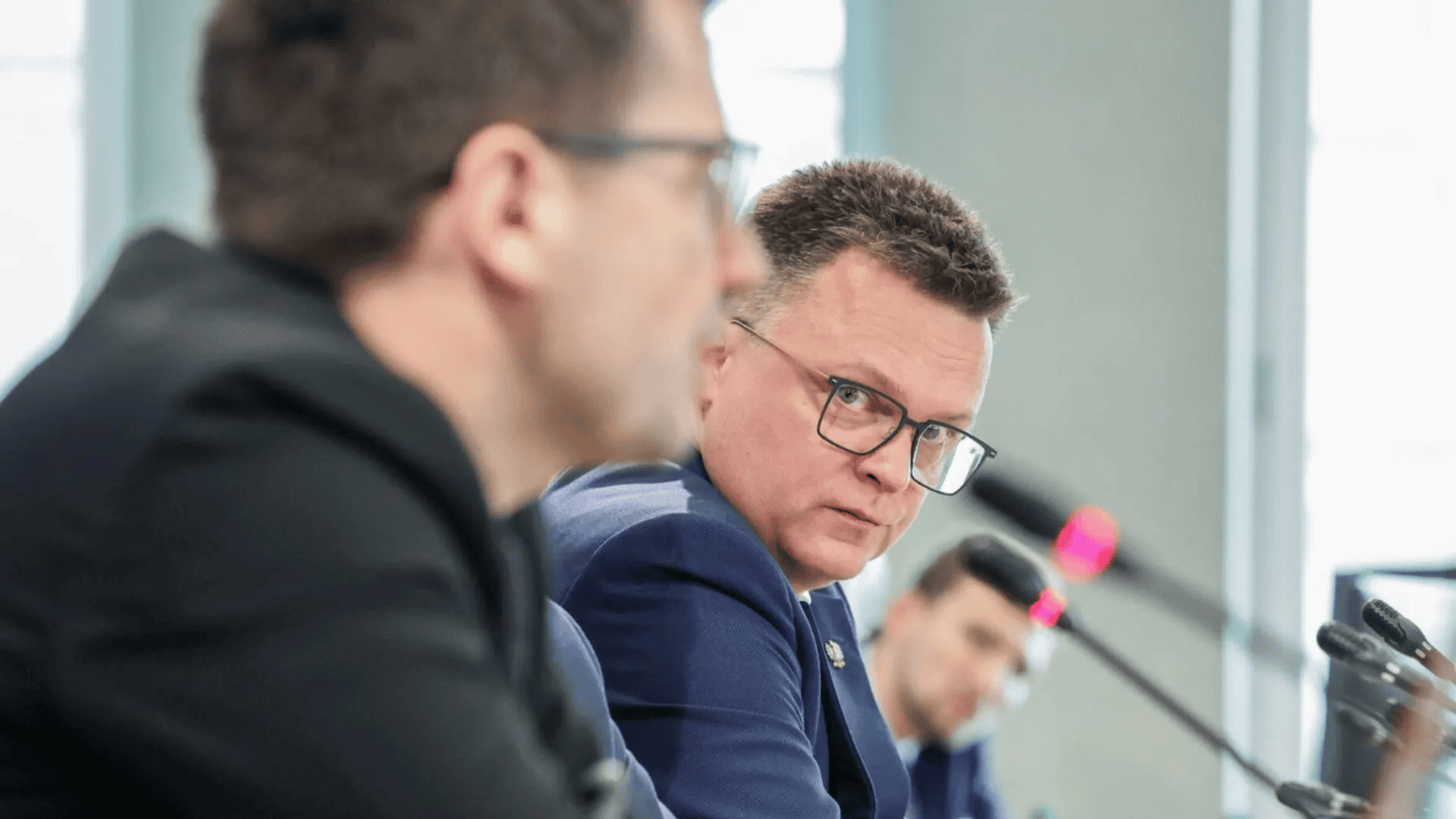 TYLKO U NAS: Hołownia ma olbrzymie kłopoty. Dziennikarze ujawniają szokujące informacje ws. Marszałka