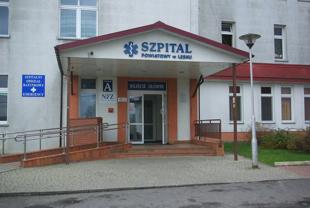 Hospital_in_Lesko_(2017)c.jpg
