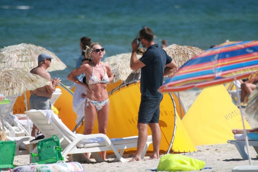 Przyłapaliśmy Beatę Ścibakówną i Jana Englerta na plaży. Figura modelki w wieku 58 lat