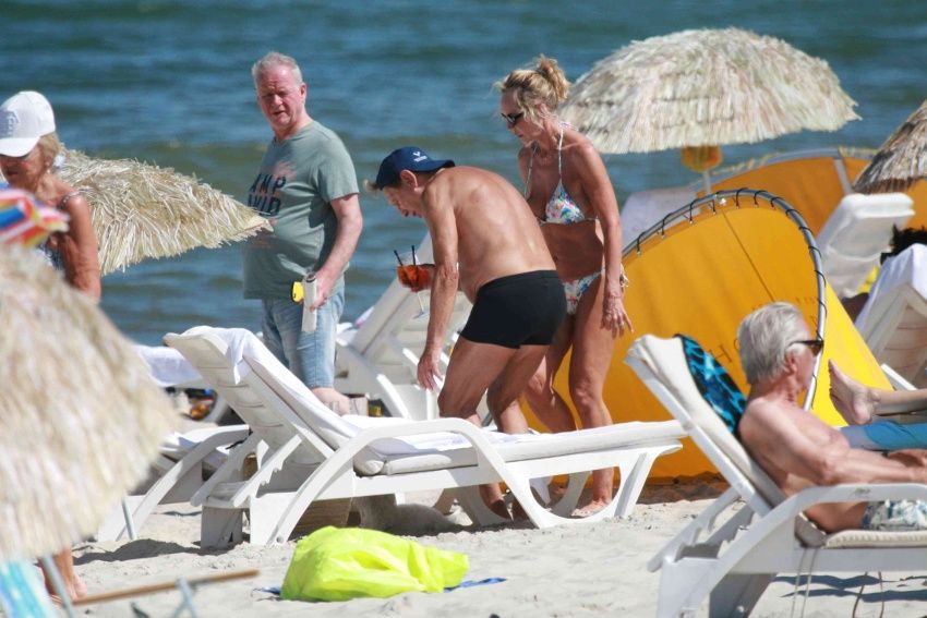 Przyłapaliśmy Beatę Ścibakówną i Jana Englerta na plaży. Figura modelki w wieku 58 lat