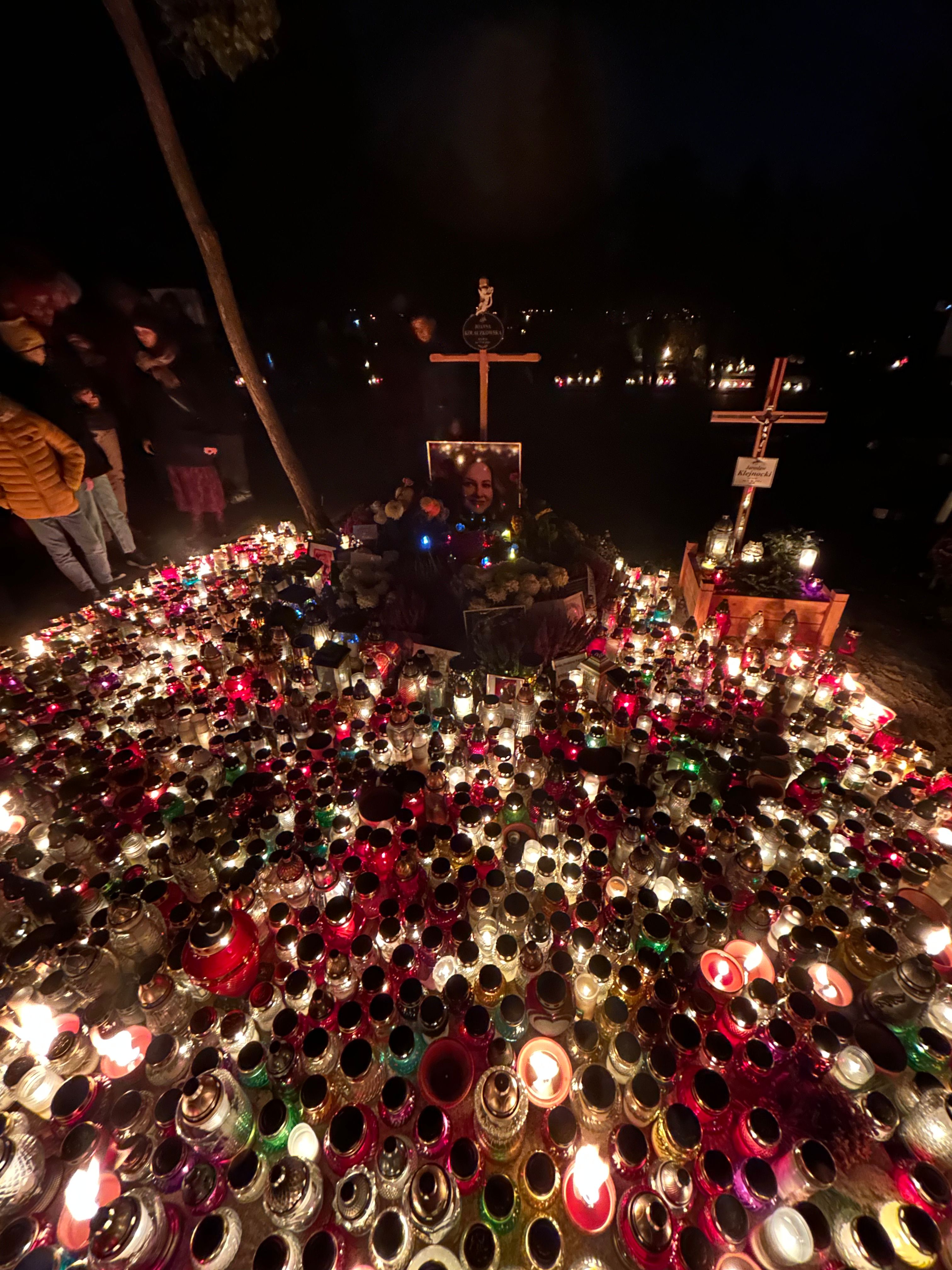 Tak wygląda grób Asi Kołaczkowskiej po Wszystkich Świętych. Nieprawdopodobny widok