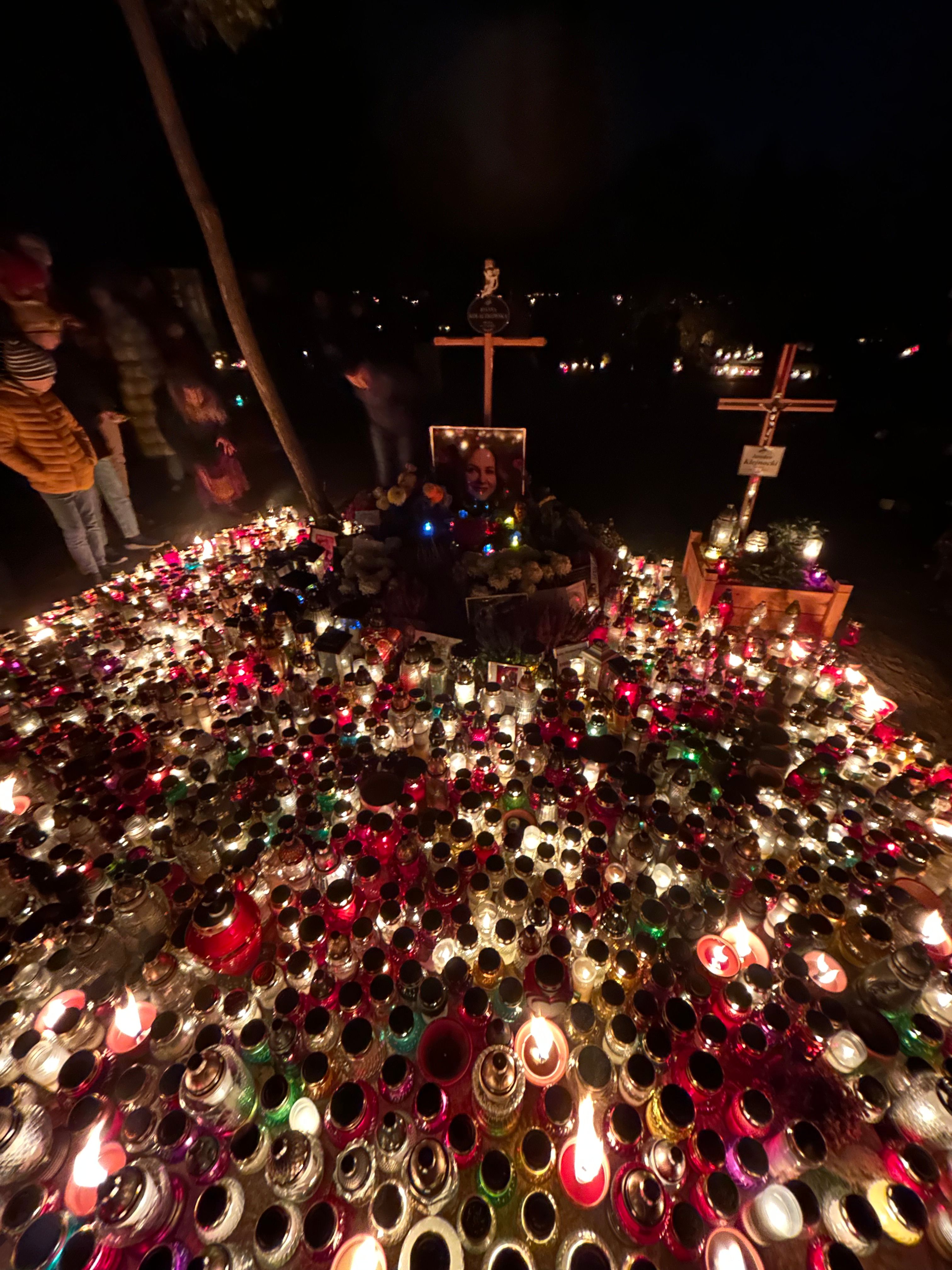 Tak wygląda grób Asi Kołaczkowskiej po Wszystkich Świętych. Nieprawdopodobny widok
