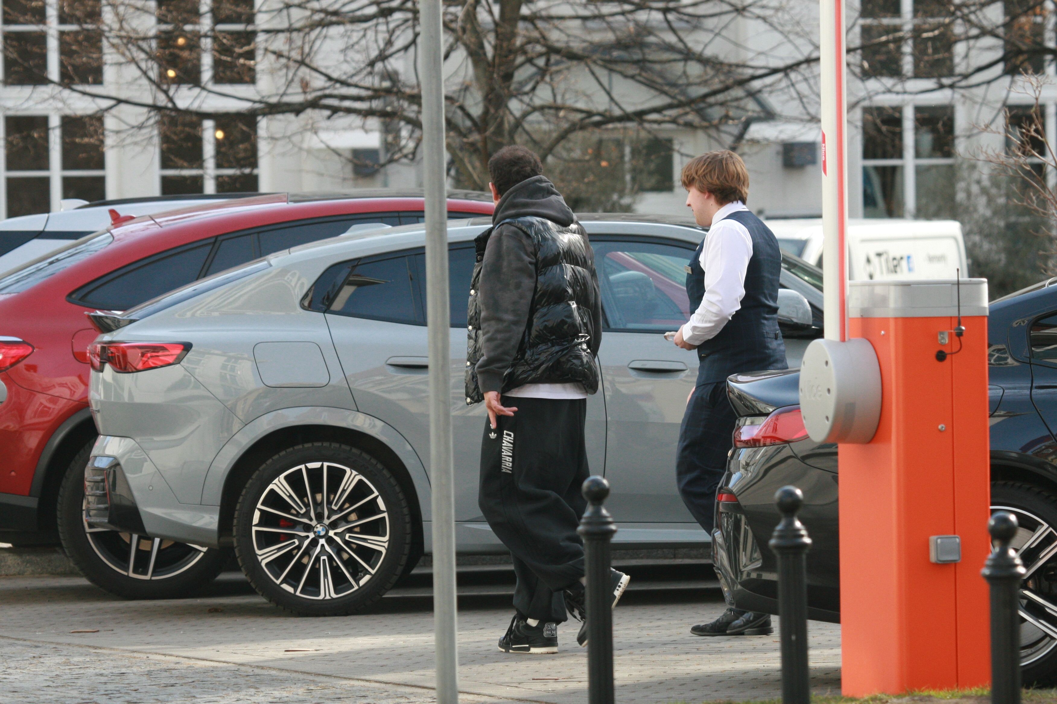 Przyłapaliśmy Michała Koterskiego i jego nową dziewczynę. Niebywałe, co robili, gdy nikt nie patrzył