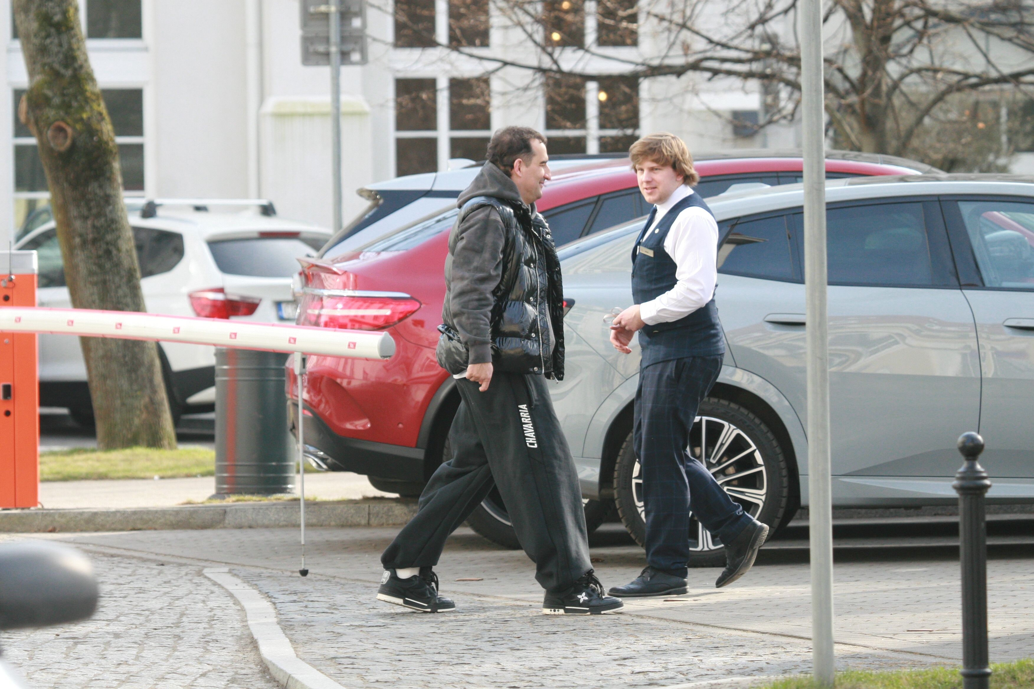 Przyłapaliśmy Michała Koterskiego i jego nową dziewczynę. Niebywałe, co robili, gdy nikt nie patrzył