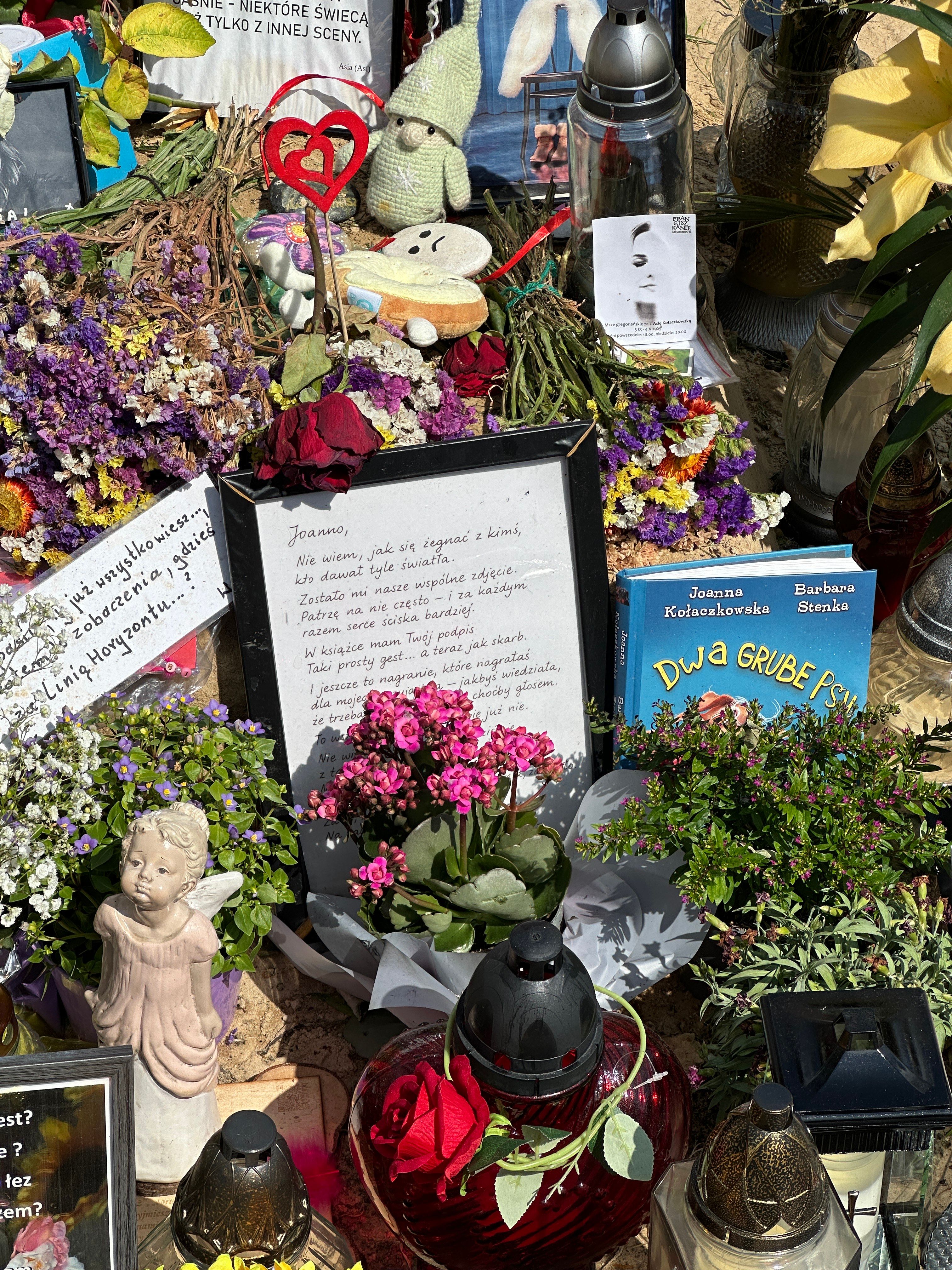 Dariusz Kamys z kabaretu Hrabi apeluje ws. grobu Kołaczkowskiej. Widok porusza do łez