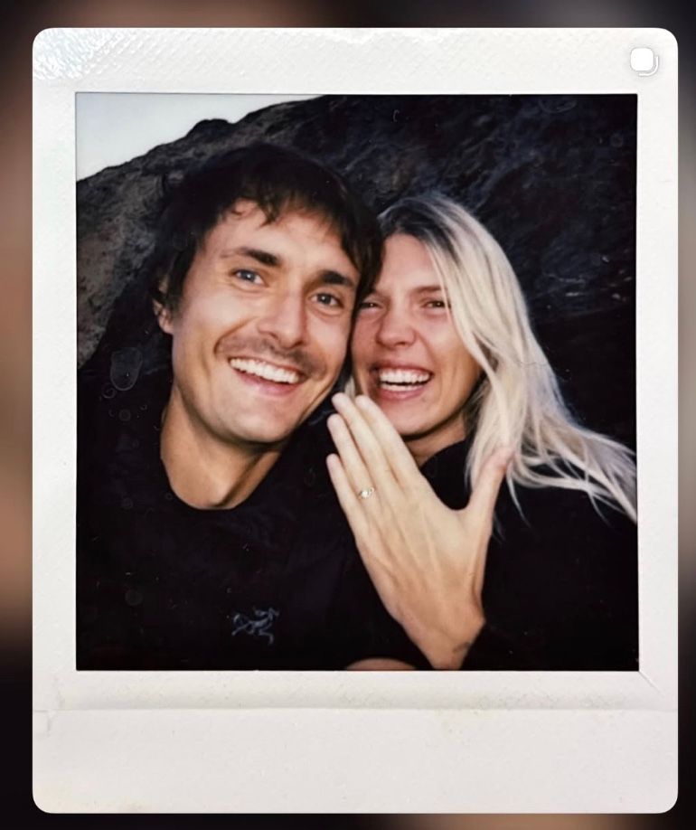 Kochana przez Polaków artystka zaręczyła się. Pokazała piękny pierścionek 