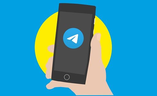 Aplikacja Telegram na ekranie smartfona