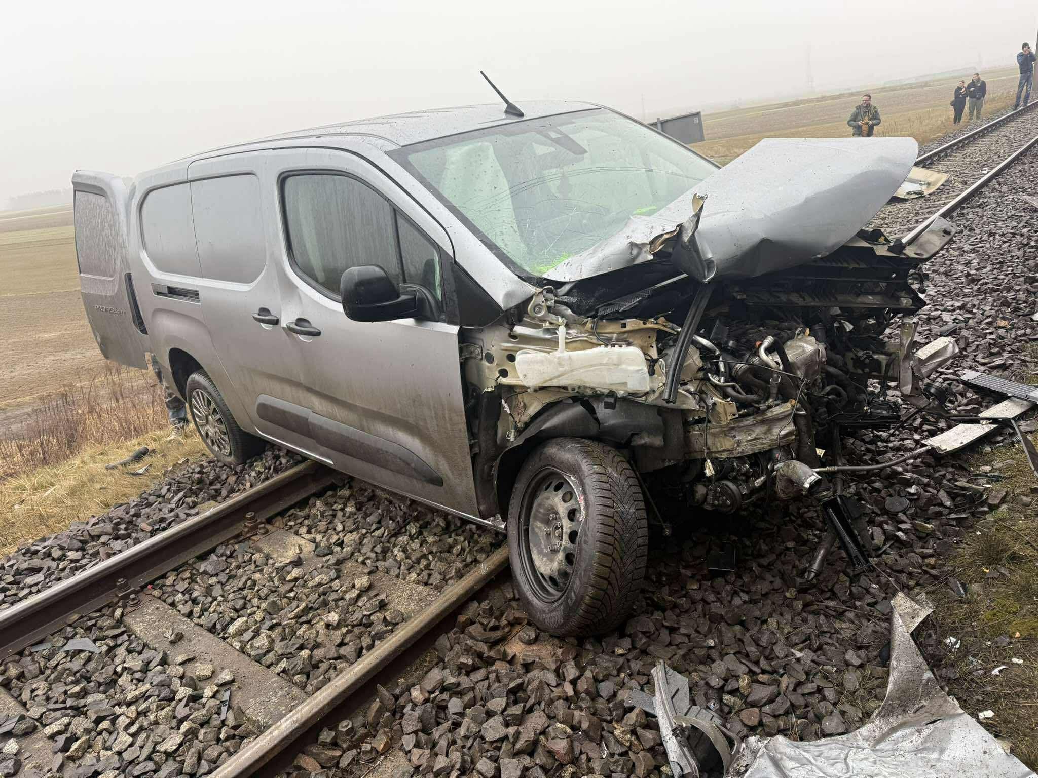 Zderzyli się z dwoma pociągami. Matka i syn poszkodowani