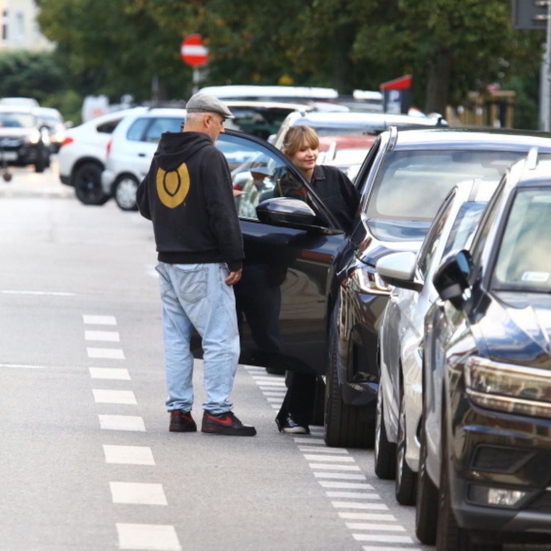 Polski aktor przyłapany na czułościach. Nie odrywał od niej rąk