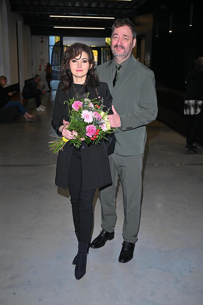 Tak młodziutka żona odmieniła Jacka Rozenka. Aż trudno go poznać!