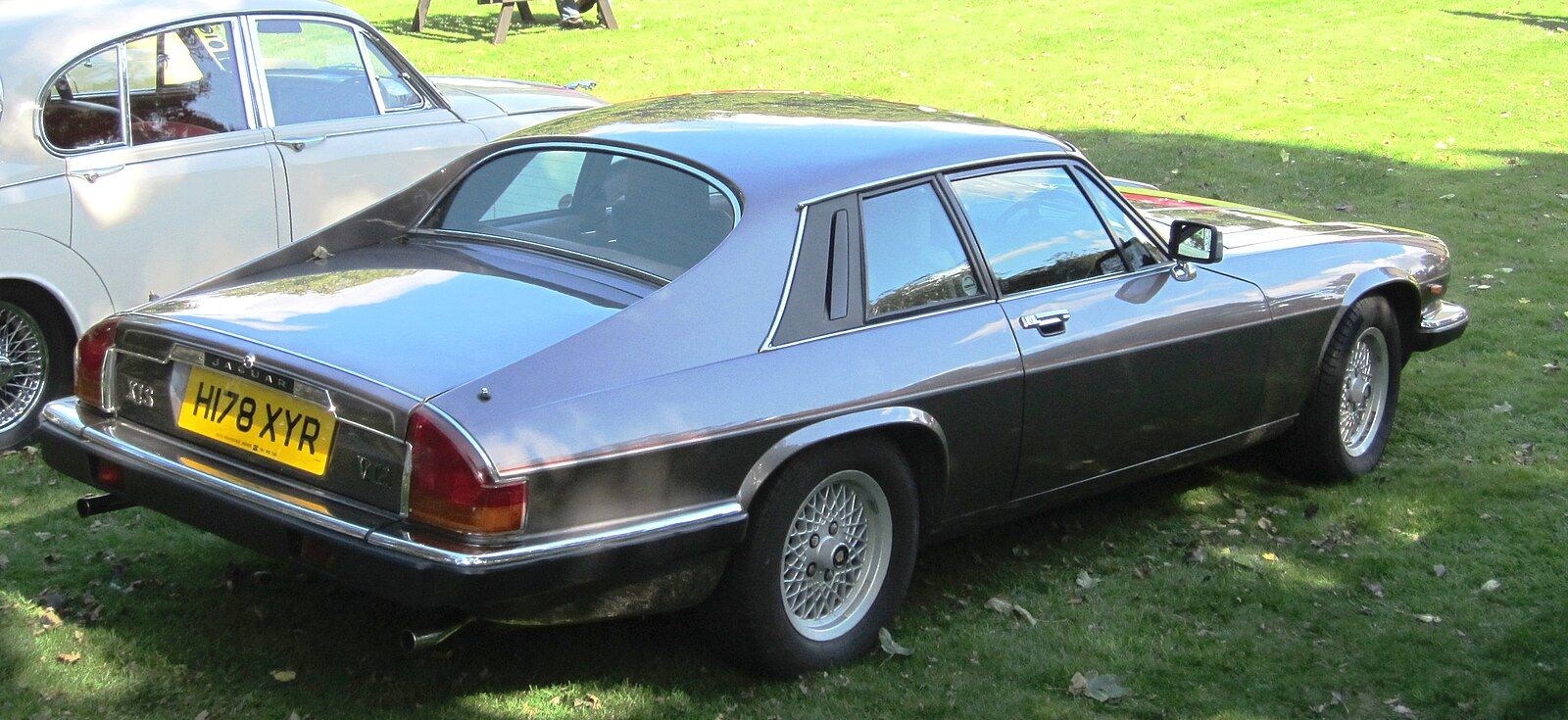 Jaguar_XJS_V12_5343cc_September_1990,_rear_three_quarters.jpg