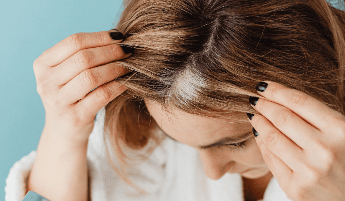 Karolina Grabowska/Pexels, Jak pozbyć się siwych włosów