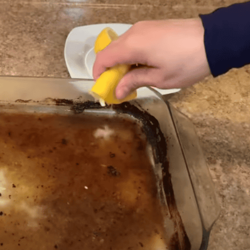 Jak wyczyścić naczynie żaroodporne 