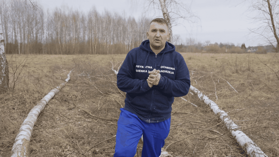 Jarek z programu „Rolnicy. Podlasie” z nowym pomysłem, fot. YouTube Gienek i Andrzej Plutycze 2.png