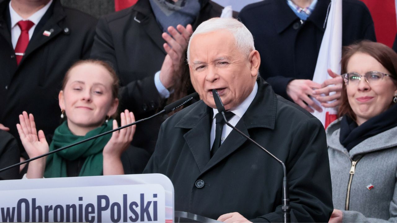 Jarosław Kaczyński przemówił na proteście w Warszawie: "Precz z Tuskiem" 