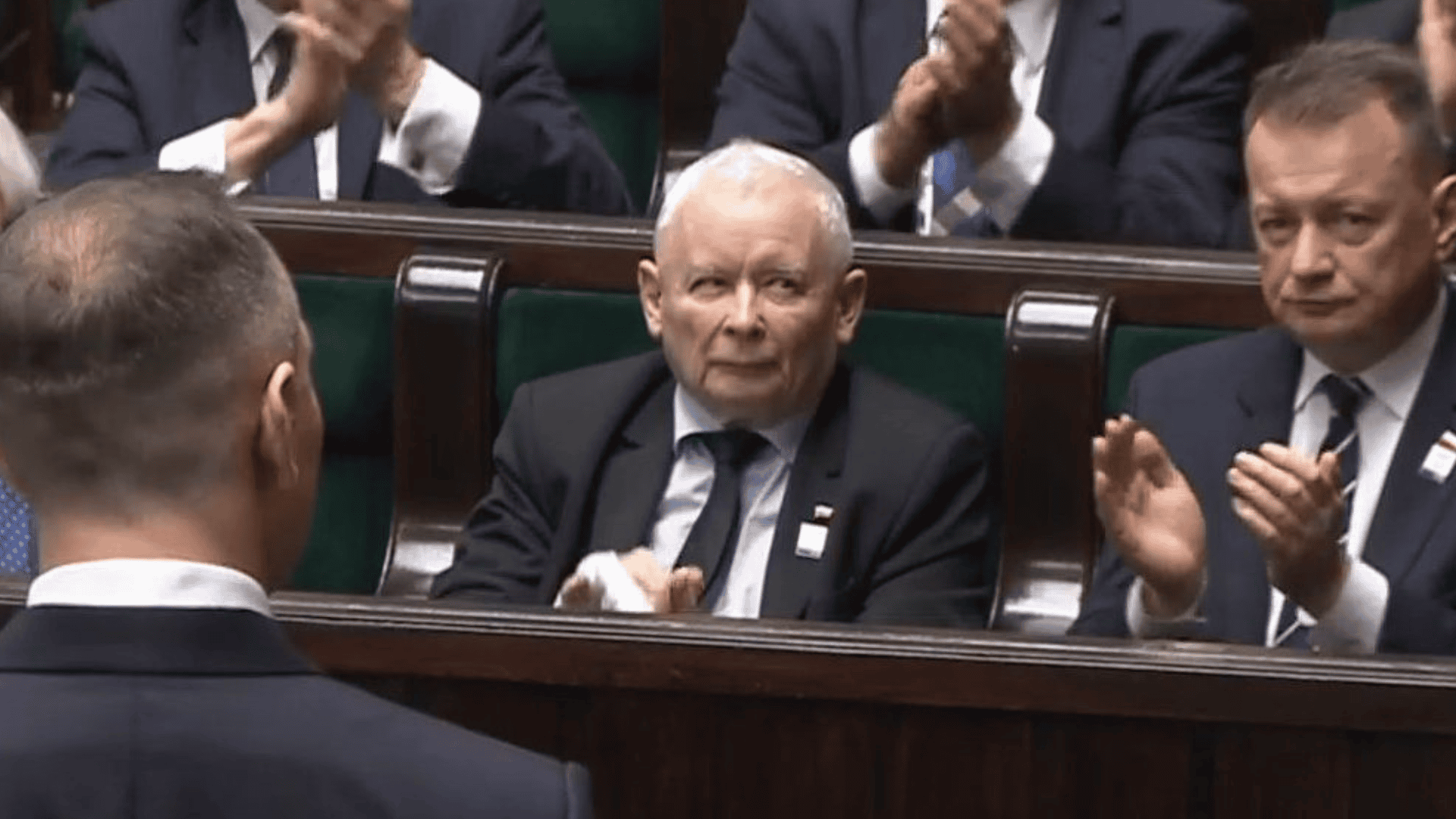 Nawrocki ledwo złożył przysięgę, a Kaczyński nagle wypalił to przy wszystkich. Niegodne zachowanie