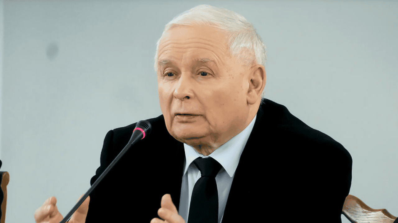 Kaczyński reaguje na aferę wokół CPK. Dwóch posłów PiS zawieszonych