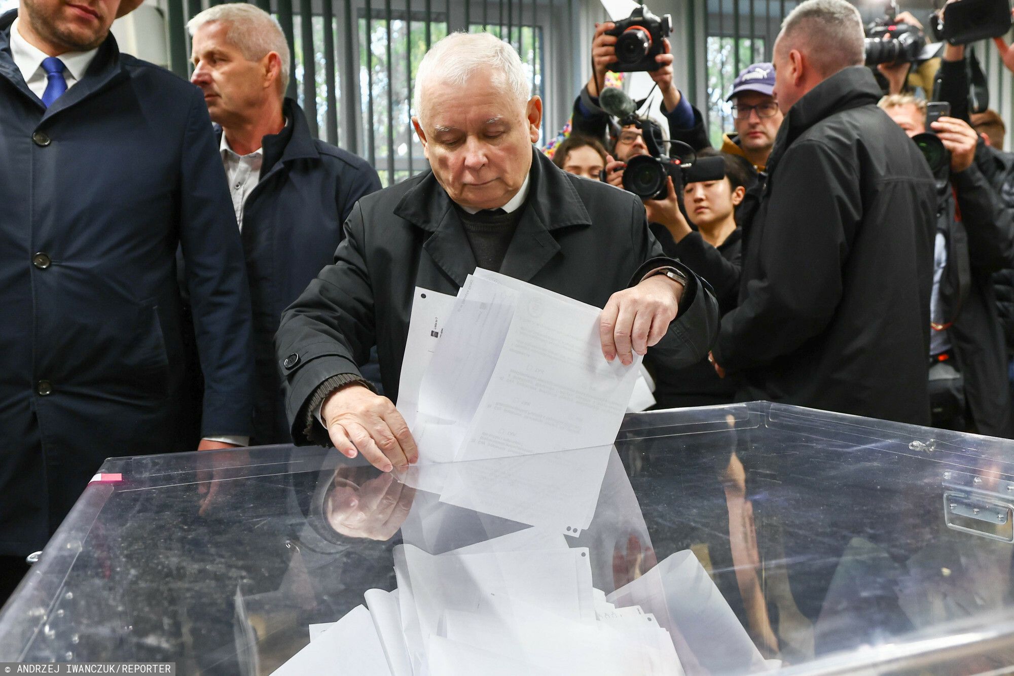 Jarosław Kaczyński chciał ominąć kolejkę do głosowania, fot. Andrzej Iwanczuk REPORTER East News 1.jpg
