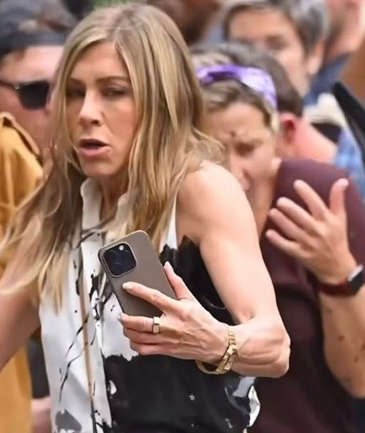 Jennifer Aniston oblana ropą, fot. Instagram