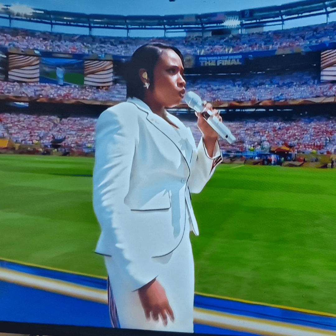 Zaśpiewała hymn USA na zakończeniu Mundialu. Sieć zapłonęła