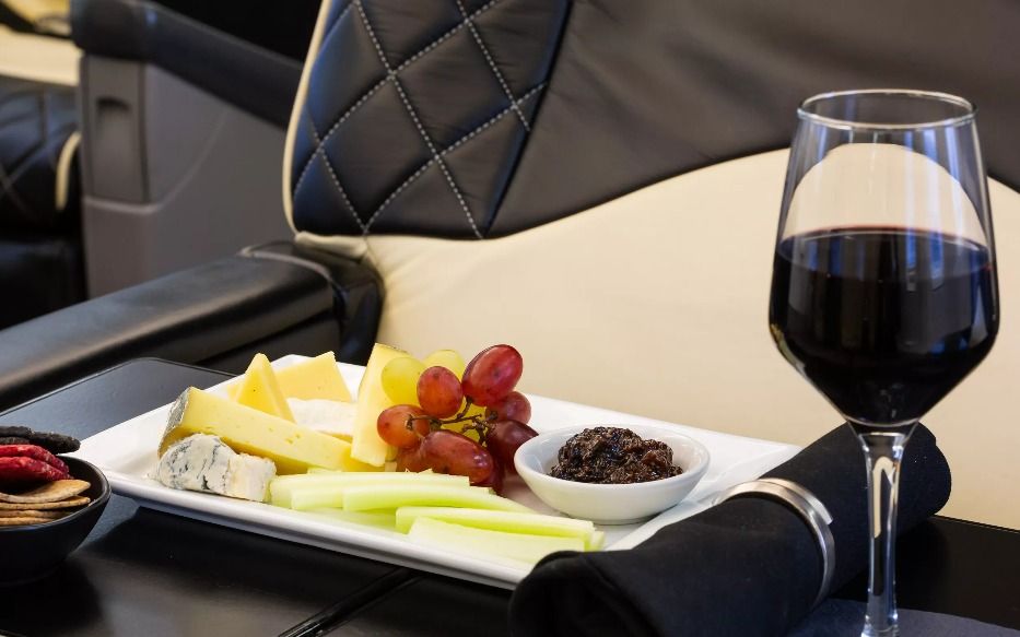 Jennifer Lopez w Polsce. Zajrzeliśmy do jej luksusowego samolotu