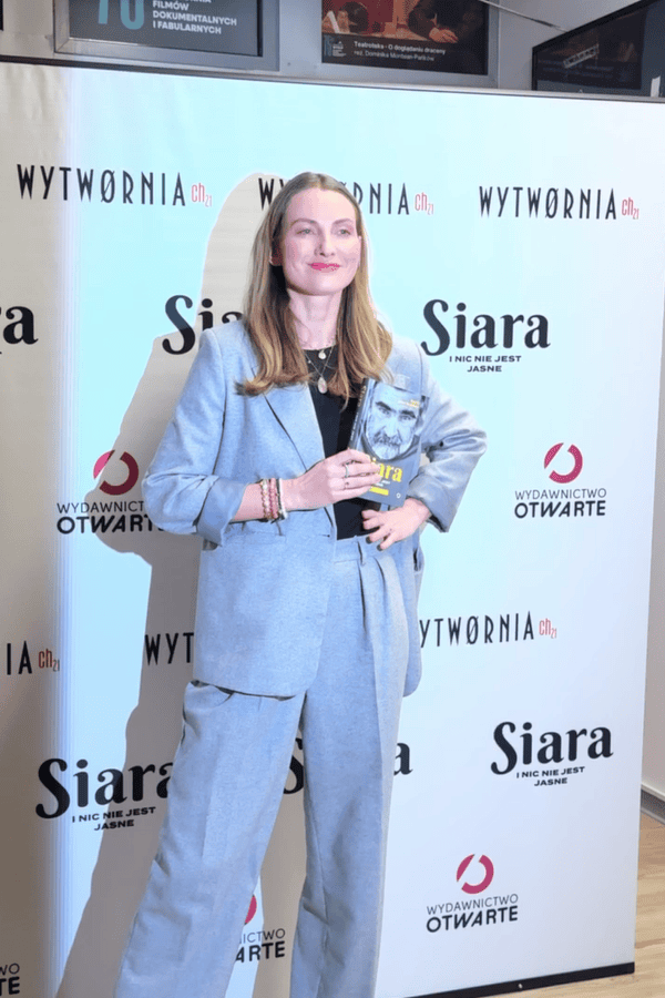 Dawno niewidziany syn Rewińskiego pojawił się na premierze biografii ojca. Ludzie nie mogli uwierzyć