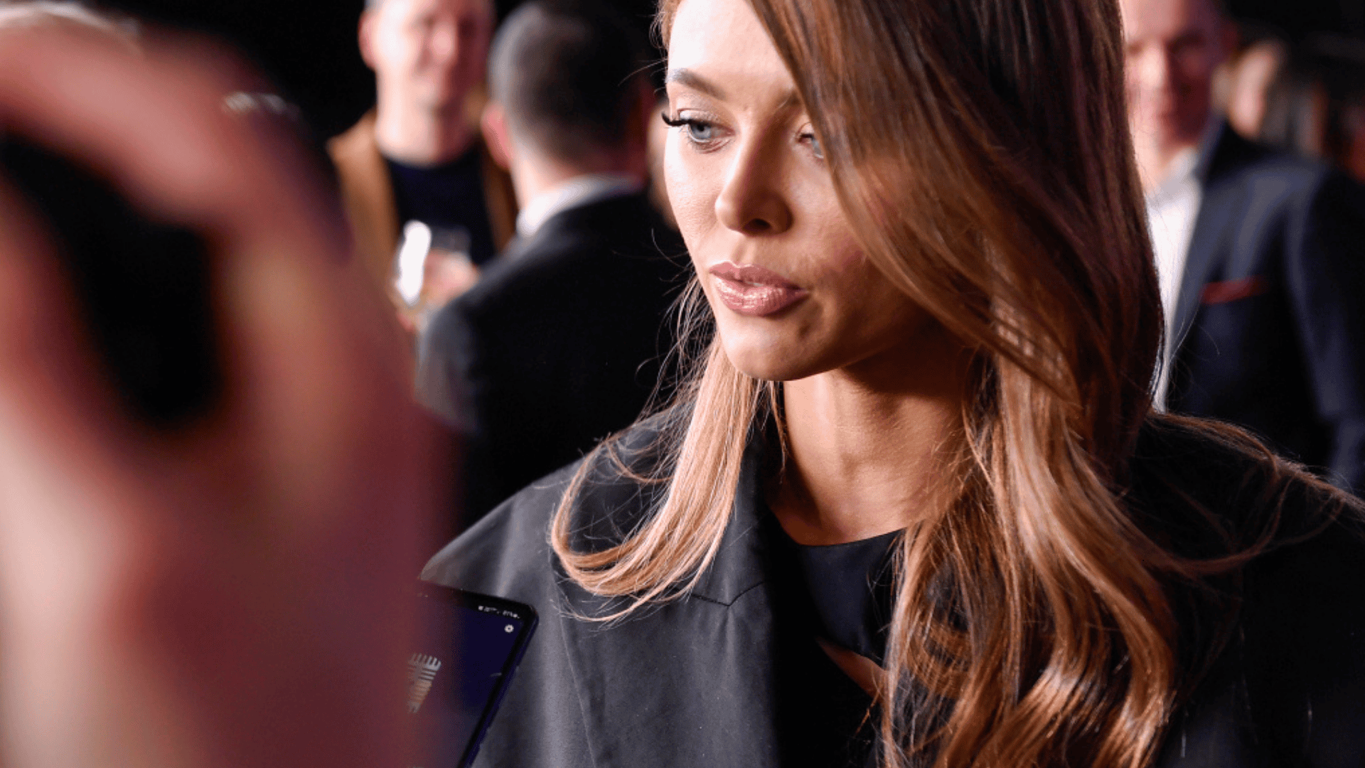 Opozda rozpętała piekło w sądzie. Jej krzyki słychać było w całym budynku. Są zdjęcia