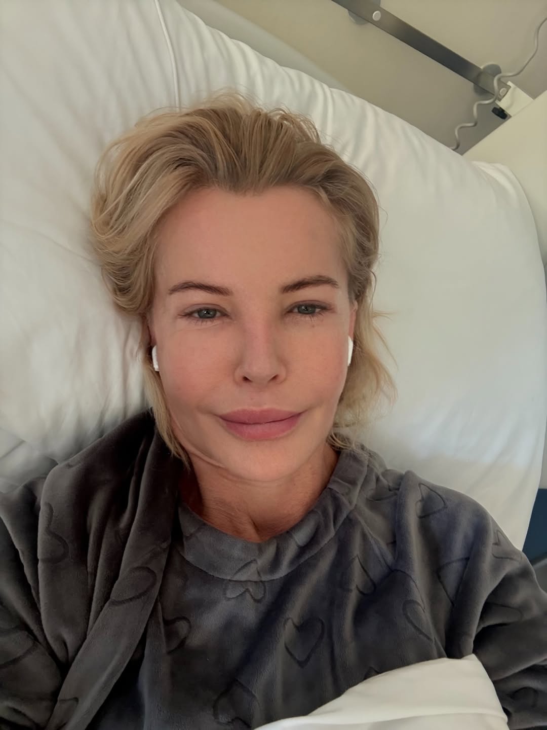 Joanna Racewicz w szpitalu! "Obolała i spuchnięta". Wpis i zdjęcia przeraziły fanów