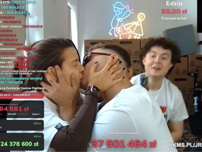 Julia Wieniawa pocałowała się na wizji ze znanym aktorem. Wszystko się nagrało