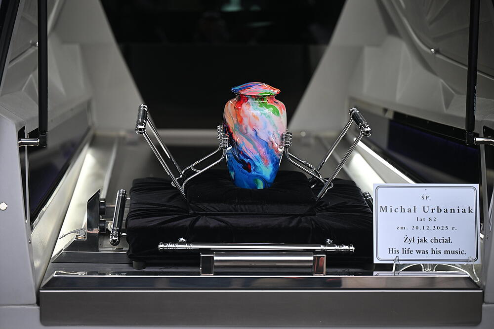 Tak wyglądała urna Michała Urbaniaka. Jeden szczegół przyciąga uwagę