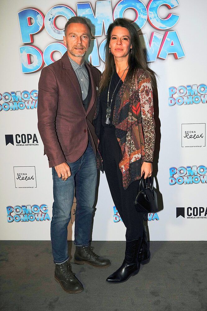 Przyłapaliśmy Wieczorka z żoną i córką. To gwiazdy "M jak miłość" zrobiły zaraz po wyjściu z auta [zdjęcia]