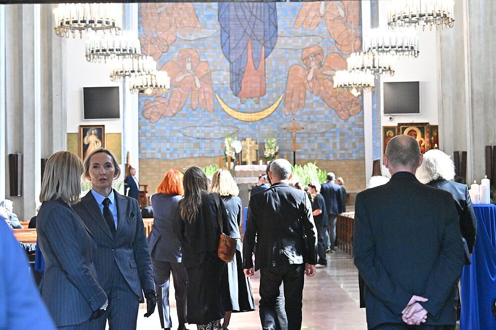 Pogrzeb Stanisława Soyki. Tłumy zgromadziły się w kościele by pożegnać artystę