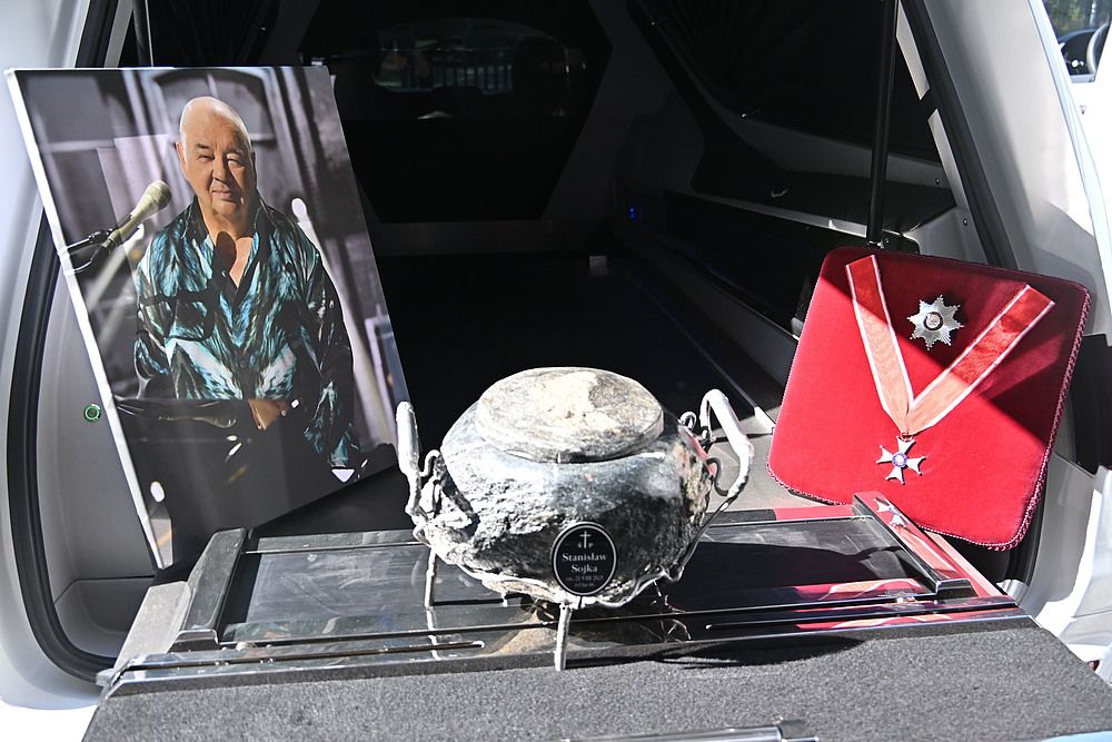 Pogrzeb Stanisława Sojki. Słowa Karola Nawrockiego wybrzmiały nad urną artysty
