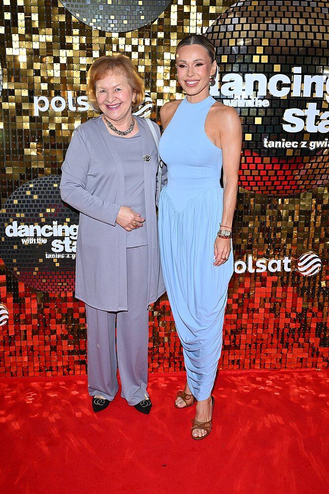 Doda z matką weszły do szpitala w czarnych płaszczach i narobiły wstydu. Nie tak to miało wyglądać