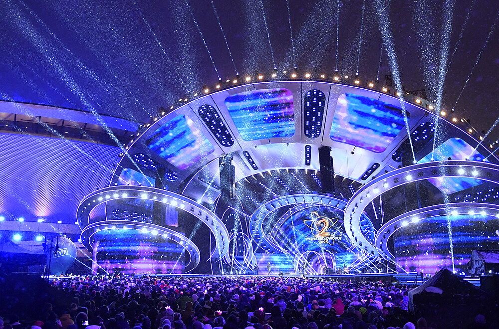 Sylwester z Dwójką 2025. Takie sceny na występie Dody. To na pewno przejdzie do histori.