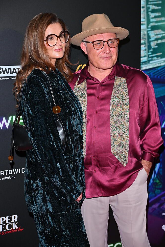 Jego małżeństwo zakończyło się po prawie dwóch dekadach. Teraz zapozował z młodszą ukochaną