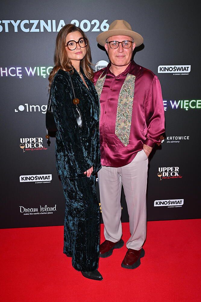 Jego małżeństwo zakończyło się po prawie dwóch dekadach. Teraz zapozował z młodszą ukochaną