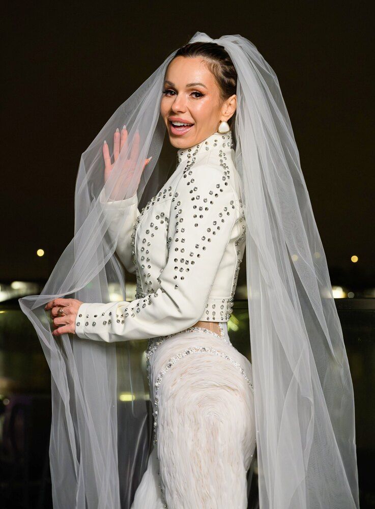 Styl i ikoniczne kreacje tegoroczne Dody z okazji jej 42. urodzin. Od różu po suknie ślubną.