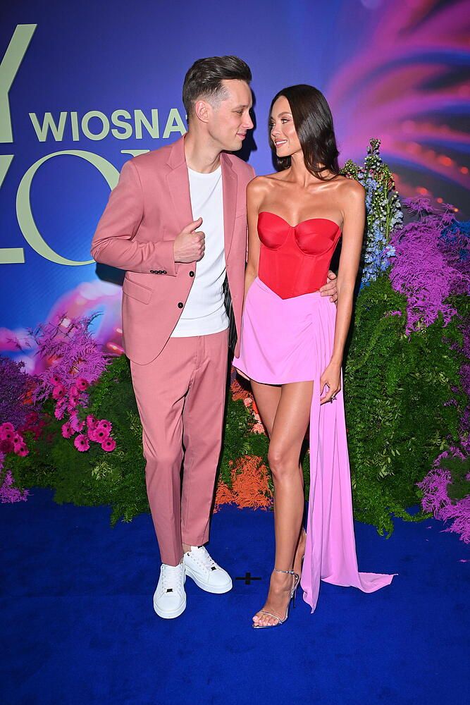 Edyta Zając i Michał Mikołajczyk na ramówce TVN w różowych kolorach niczym Barbie i Ken