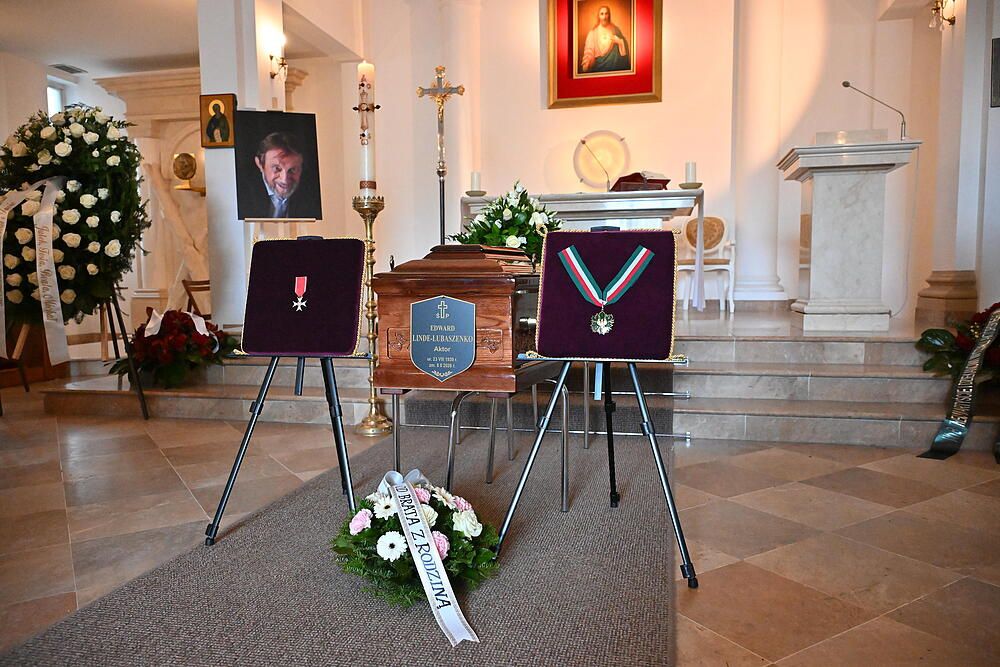 Wymowny szczegół na pogrzebie Linde-Lubaszenki. Te słowa poruszają do łez
