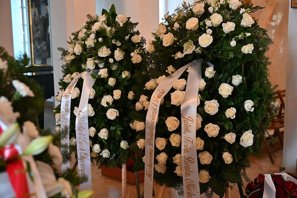 Wymowny szczegół na pogrzebie Linde-Lubaszenki. Te słowa poruszają do łez