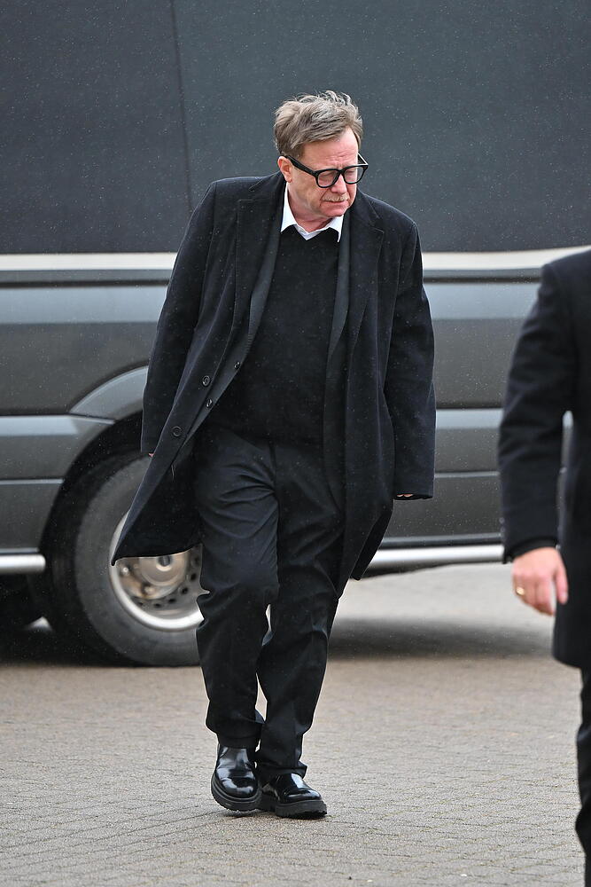 Tłum gwiazd na pogrzebie Edwarda Linde-Lubaszenki. Tak pożegnali ikonę