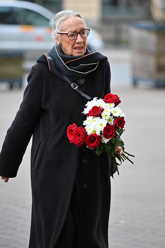Tłum gwiazd na pogrzebie Edwarda Linde-Lubaszenki. Tak pożegnali ikonę