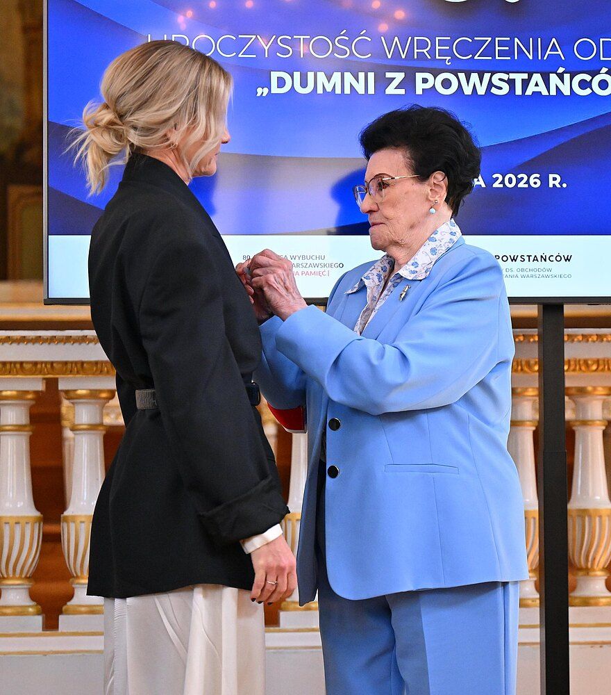 Fryzury na święta, które pokochały gwiazdy! Zainspiruj się i zabłyśnij